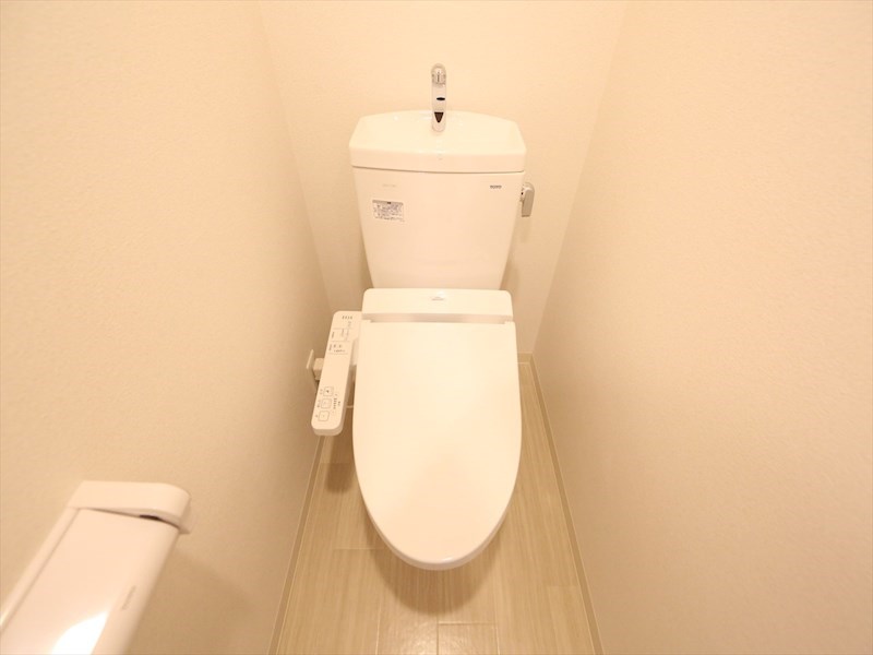 トイレ　温水洗浄暖房便座付トイレ