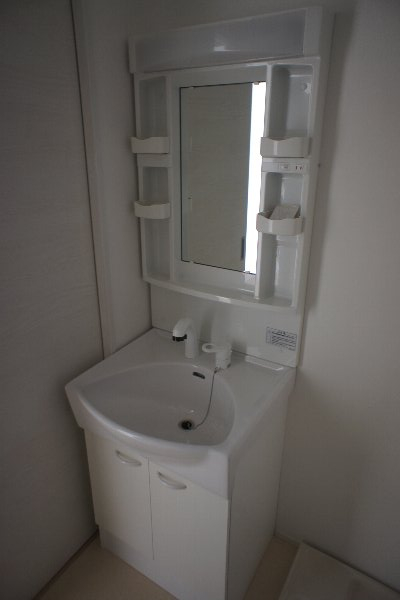 洗面設備　ゆったりとスペースのある洗面所