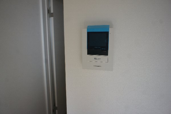 セキュリティ　来訪者を確認できるＴＶモニターホン付きです