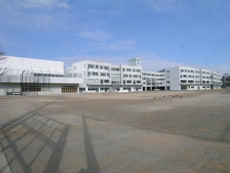 中学校　芝園中学校（中学校）まで280m