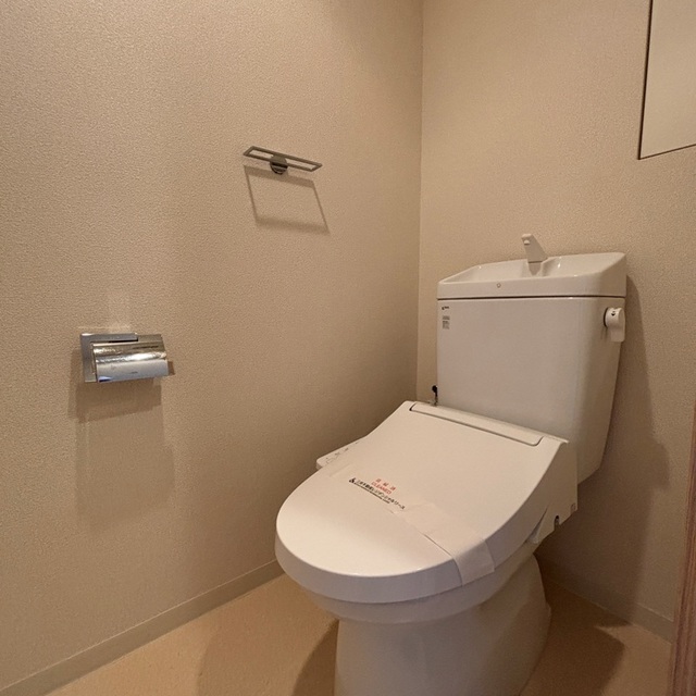 トイレ　※写真は同タイプ住戸です。