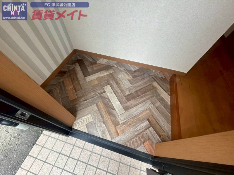 玄関　同タイプの部屋写真です