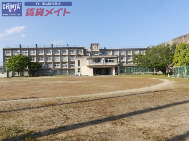 中学校　津市立東橋内中学校（中学校）まで241m