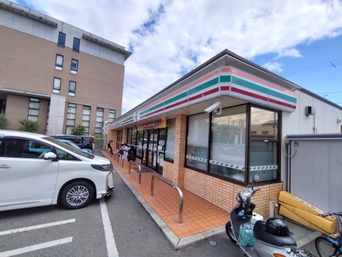 コンビニ　セブンイレブン 大阪住道矢田5丁目店（コンビニ）まで525m
