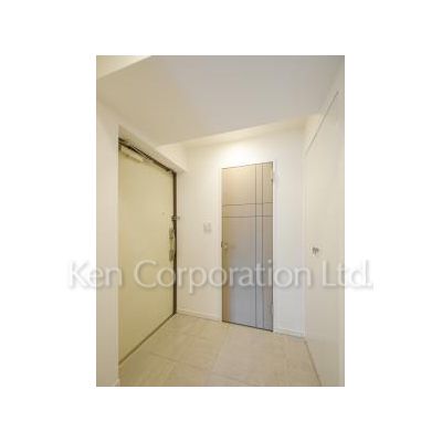 玄関　同タイプ6階のお部屋を撮影。仕様が異なることがあります。