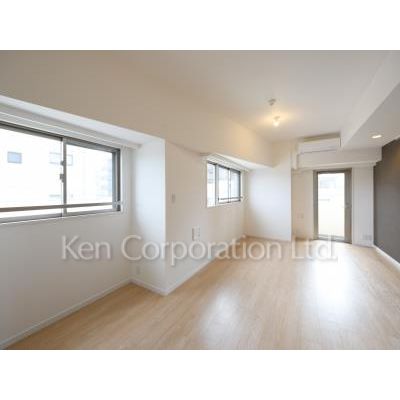 居室・リビング　同タイプ6階のお部屋を撮影。仕様が異なることがあります。