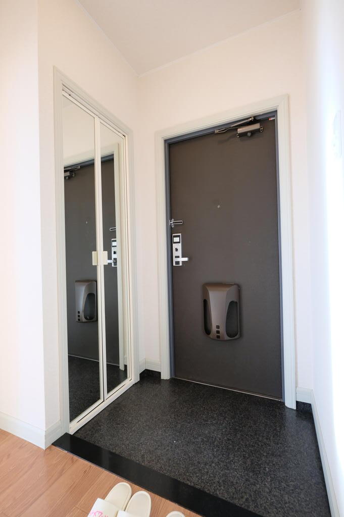 玄関　写真は別室です