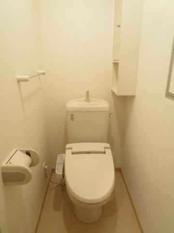 トイレ　※同タイプ部屋の写真です。