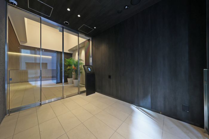 エントランス　【エントランス、オートロック仕様】