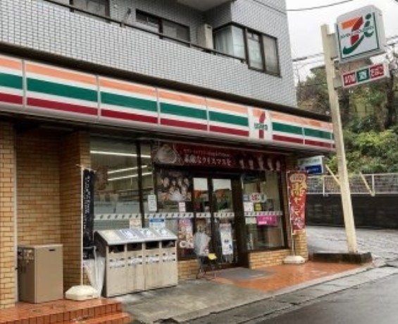コンビニ　セブンイレブン 川崎西生田店（コンビニ）まで892m