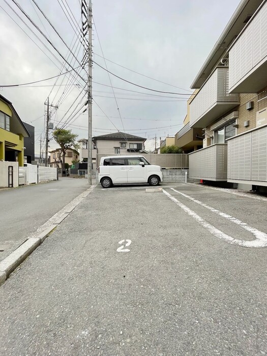 駐車場　ゴミ捨て場