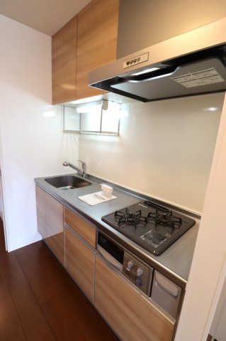 キッチン　木の温もりが優しいフローリング