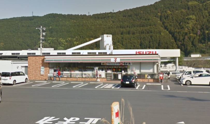 コンビニ　セブンイレブン（コンビニ）まで832m