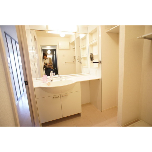 洗面設備　高級感溢れる洗面台