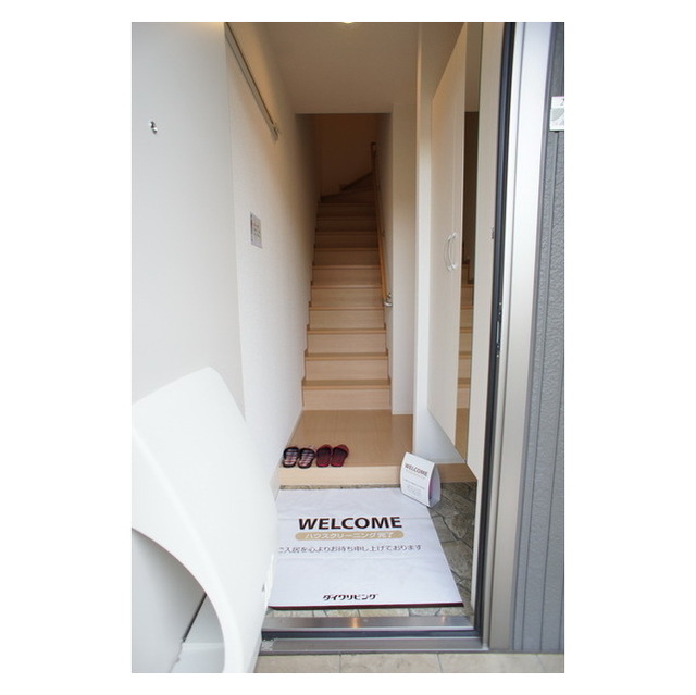 玄関　広めの玄関スペースですね