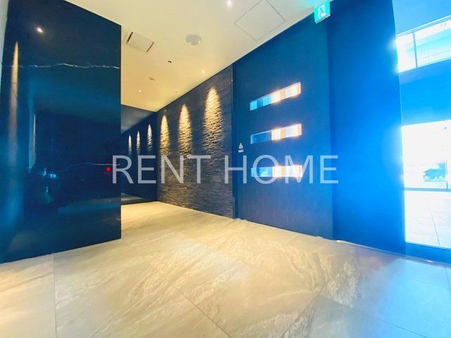 エントランス　大理石の重厚なエントランスです。