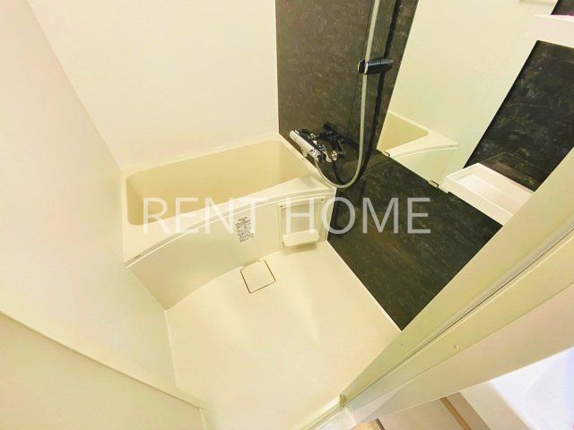 バス・シャワールーム　広めの浴室です。（浴室乾燥機付き）