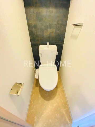 トイレ　脱臭機能付温水洗浄便座付きトイレ