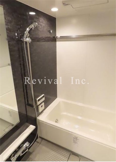 バス・シャワールーム　ミストサウナ付きバスは追い焚き浴室乾燥機も完備