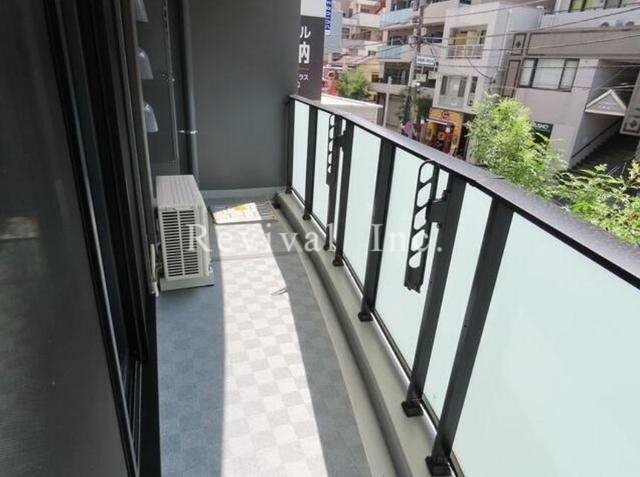 バルコニー　広々したバルコニーでございます