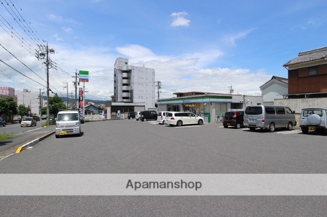 コンビニ　ファミリーマート（コンビニ）まで340m