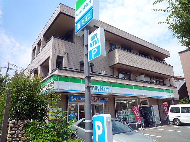 コンビニ　ファミリーマート（コンビニ）まで300m