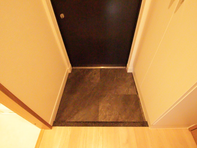 玄関　※別室の参考写真の為、現況優先です。