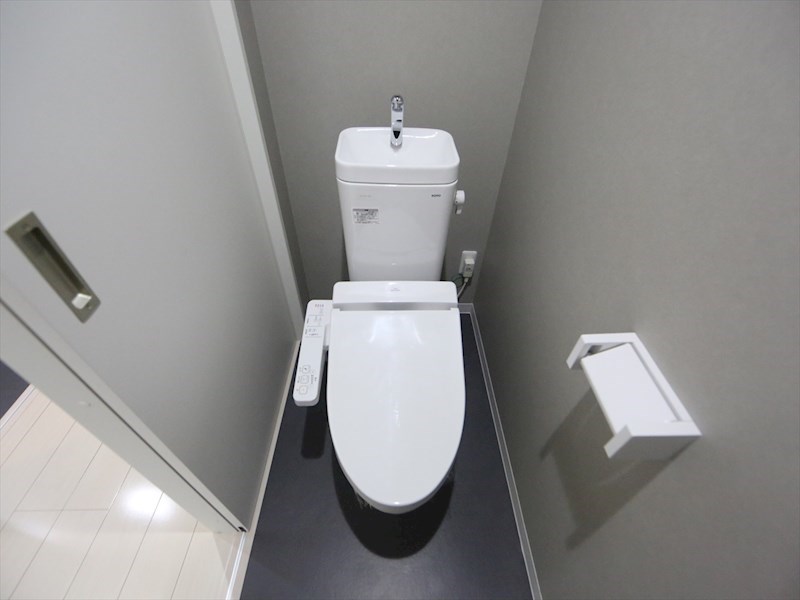 トイレ　温水洗浄暖房便座付トイレ