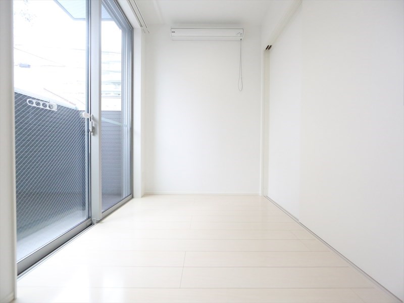 バルコニー　洋室4.6帖　エアコン完備　クローゼット付　バルコニー