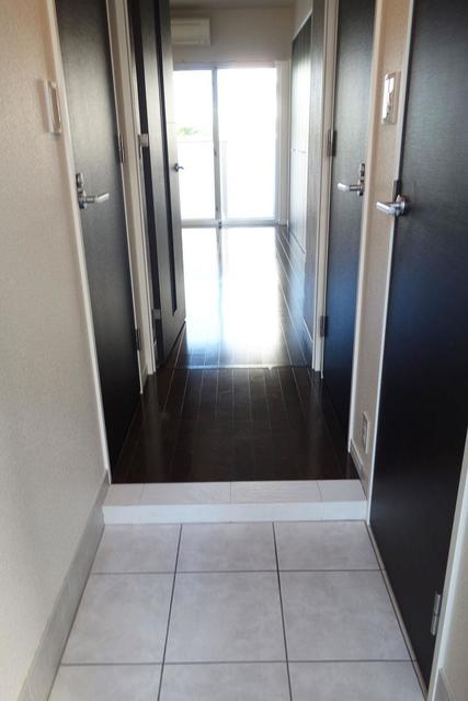 玄関　※写真は同タイプ住戸です。