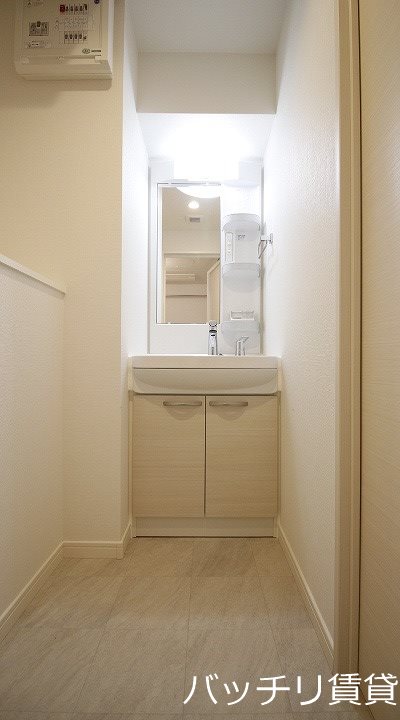 洗面設備　類似写真使用のため、現状優先致します。