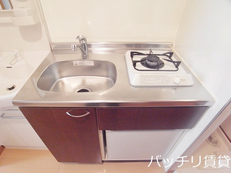 キッチン　写真は別号室の為、現状優先になります。