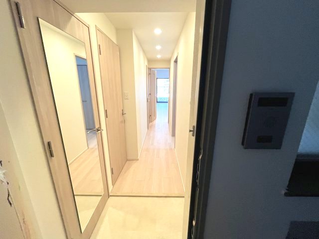 玄関　写真は、他部屋の同間取りです(現況優先)