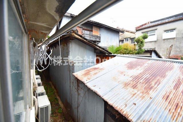 バルコニー　暖かな日差しのふりそそぐバルコニー