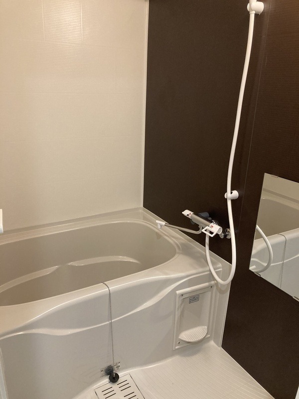 バス・シャワールーム　一日の疲れを癒してください。