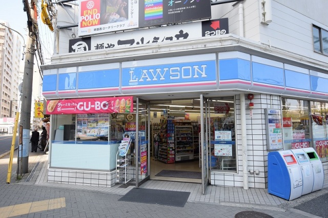 コンビニ　ローソン江坂公園前店（コンビニ）まで108m