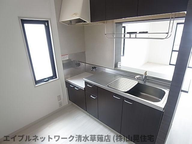 キッチン　コンパクトなキッチンで掃除もラクラク