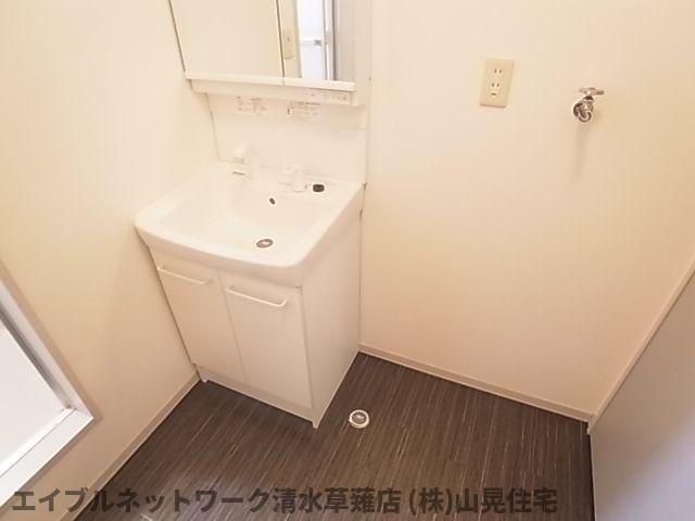 洗面設備　スペースが確保できる洗面所です