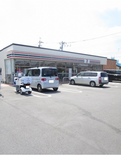 コンビニ　セブンイレブン（コンビニ）まで220m