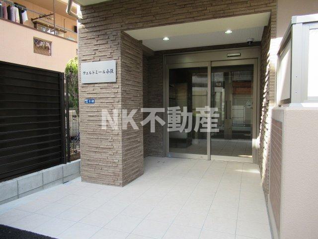 エントランス　落ち着いたエントランスです