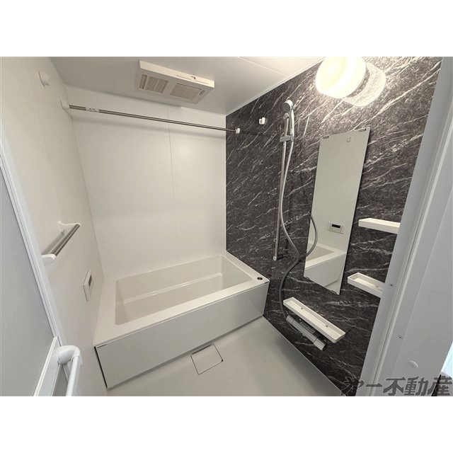 バス・シャワールーム　バスルーム