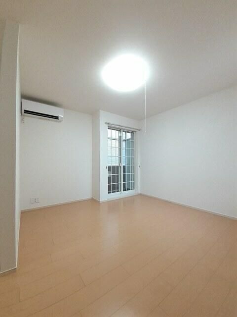 居室・リビング　※全て別号室のお写真。内装等参考にしてください。