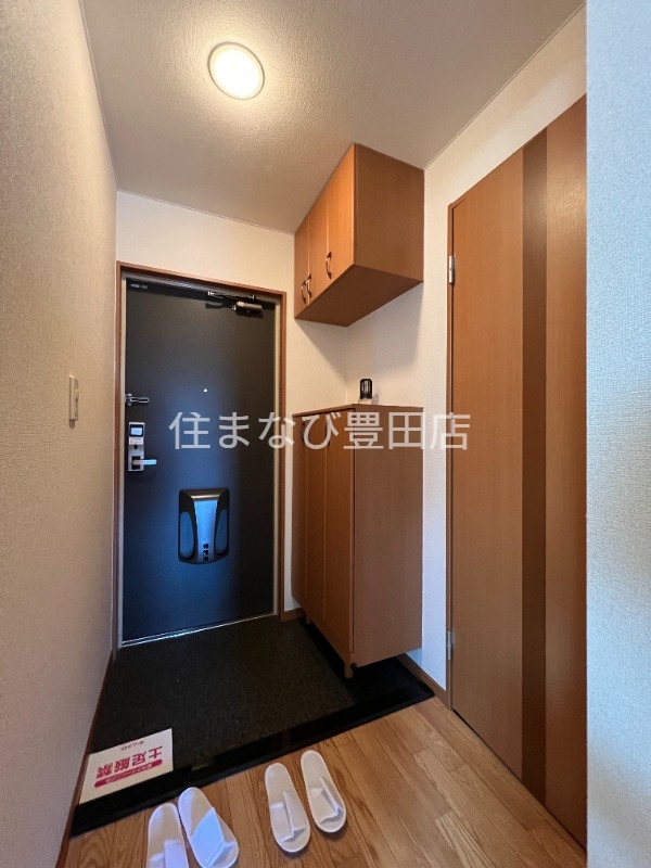 玄関　同型別部屋写真