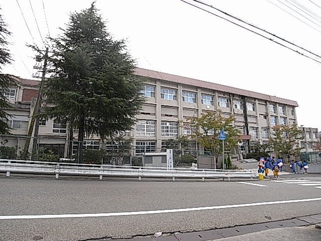 中学校　川西市立東谷中学校（中学校）まで6387m