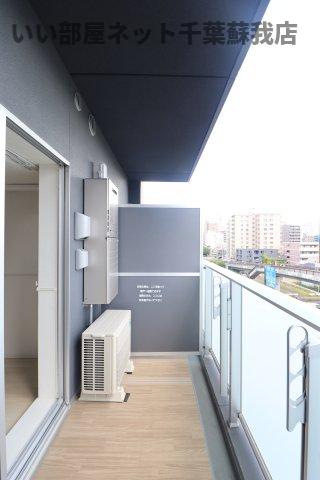 バルコニー　開放的で明るい空間を演出してくれるバルコニーです