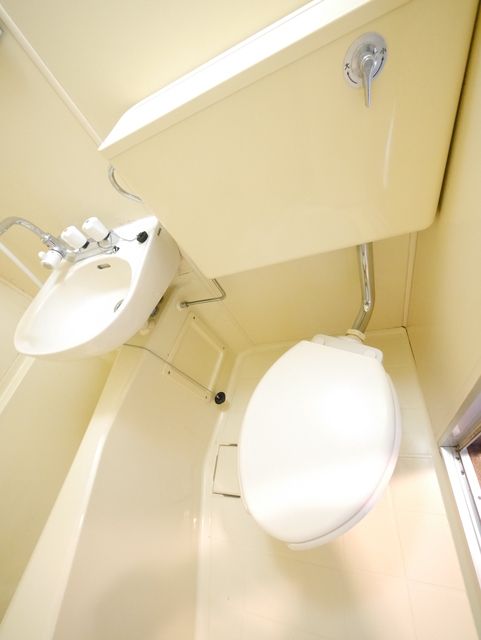 トイレ　同建物別号室別タイプ参考写真です