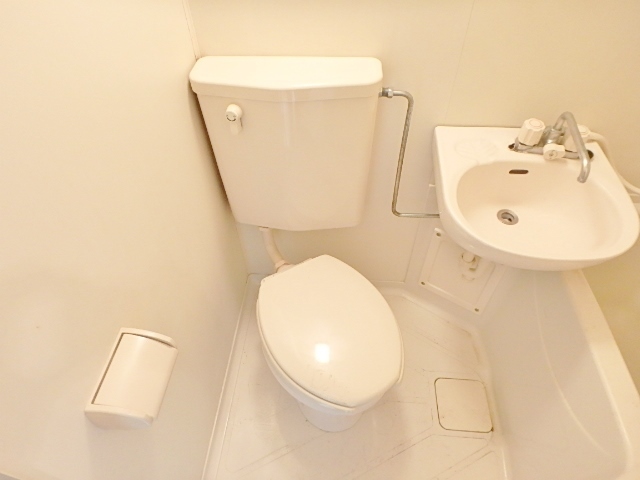 トイレ　クリーニング前の参考画像です