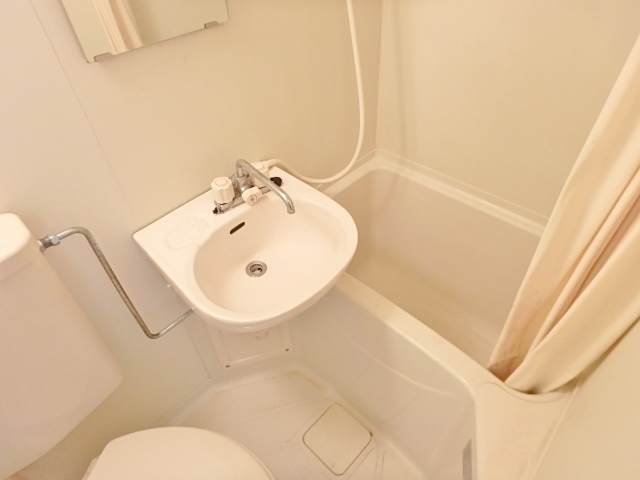 バス・シャワールーム　クリーニング前の参考画像です