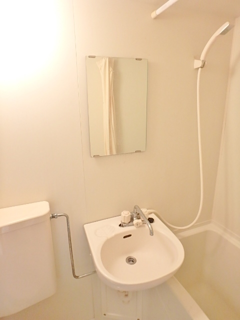 洗面設備　クリーニング前の参考画像です