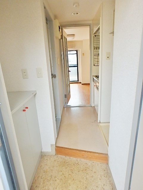 玄関　クリーニング前の参考画像です